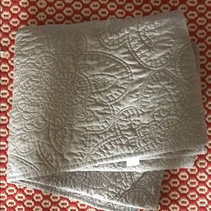 Twin reversible quilt